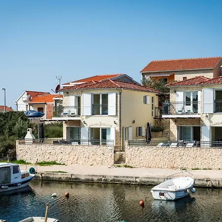 Tipa 1 Villa