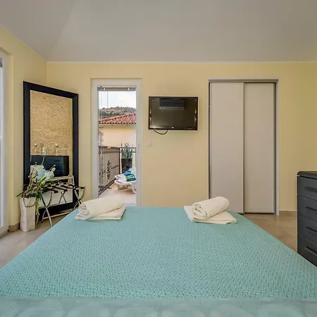 Villa Tipa 1 *