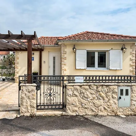 Tipa 1 Villa